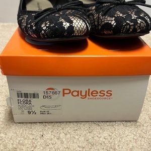 Like new Women’s black lace flats